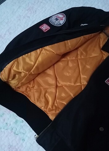 m Beden siyah Renk TRENDYOLMİLLA bomber ceket