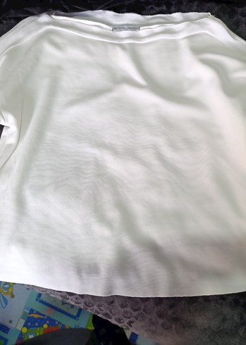 Beyaz Düğmeli V Yaka Hamile Tişörtü - Görsel 2