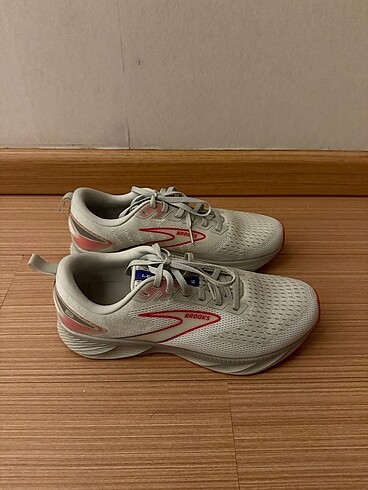 43 Beden brooks levitate 6