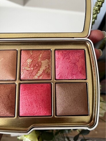 Beden HOURGLASS EVİL EYE PALETTE