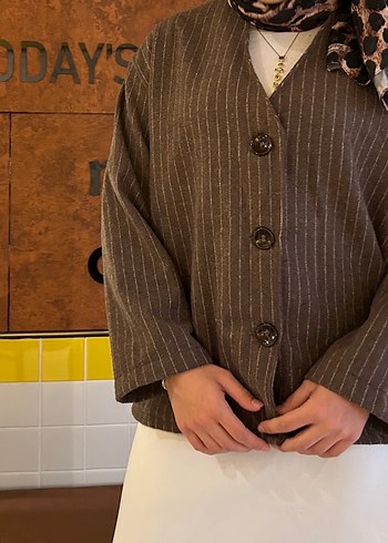 Düğmeli Kahverengi Çizgili kaşe hırka - Görsel 2