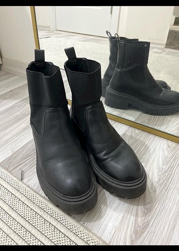 Stradivarius Siyah Deri Chelsea Kadın Bot