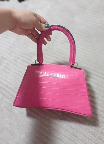 Pembe çanta