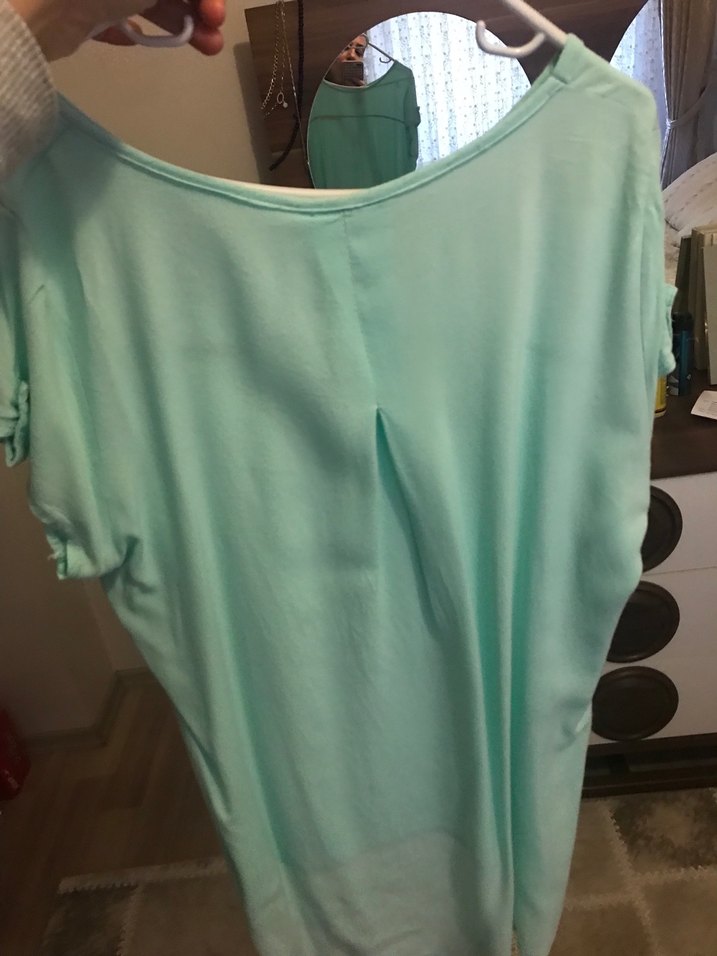 Turkuaz Dökümlü Kısa Kollu Kadın Bluz - Görsel 2