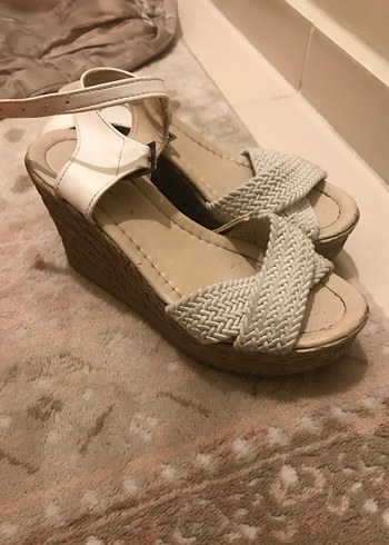 Beyaz Örgü Detaylı Dolgu Topuklu Kadın Ayakkabı - Görsel 2