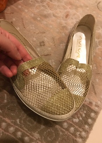 Altın Renkli Delik Desenli Babet - Görsel 2