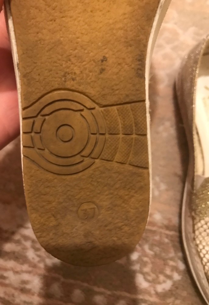 Altın Renkli Delik Desenli Babet - Görsel 3