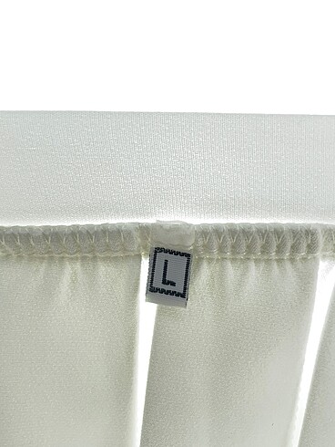 l Beden beyaz Renk PreLoved Mini Etek %70 İndirimli.