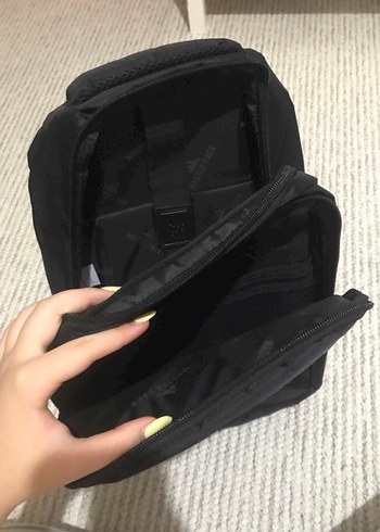 Siyah Fermuarlı Sırt Çantası - Görsel 2