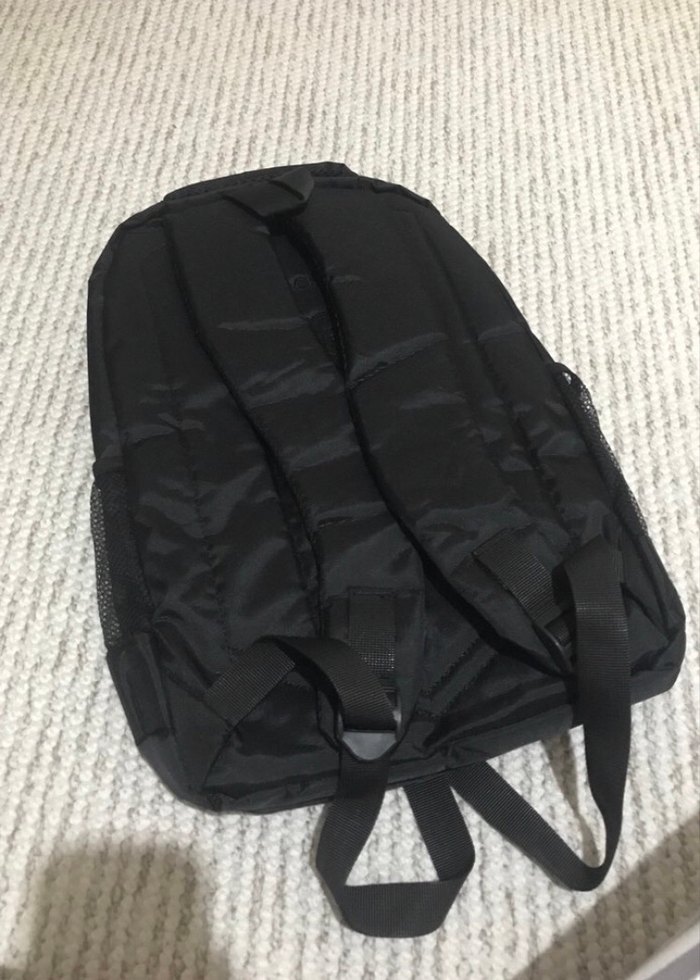 Siyah Fermuarlı Sırt Çantası - Görsel 3