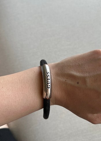 Guess Siyah Metal Detayli Minimal Bileklik