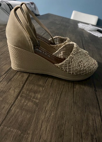 Bej Nakışlı Kadın Dolgu Topuk Sandalet - Görsel 6