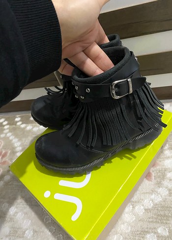 Tokalı Siyah Deri Püsküllü Topuklu Bot - Görsel 5