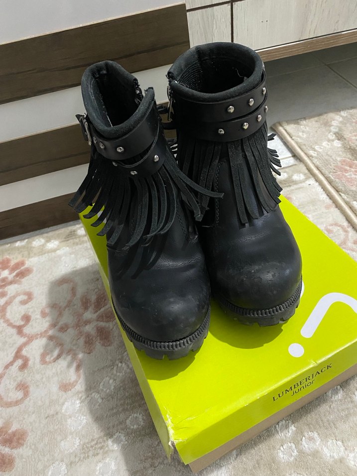 Tokalı Siyah Deri Püsküllü Topuklu Bot - Görsel 2