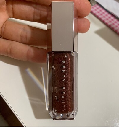 Fenty by rihanna gloss bomb hot chocolit