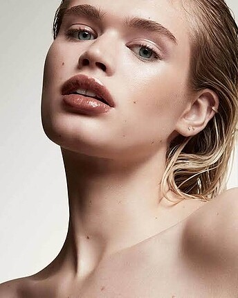 Beden Fenty by rihanna gloss bomb hot chocolit