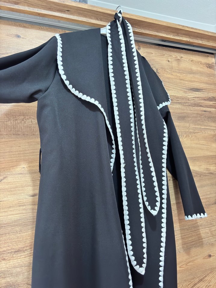 Püsküllü Siyah Nakışlı Kadın Uzun Kaban - Görsel 2