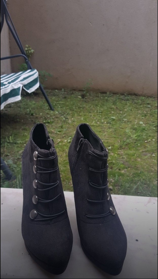 Siyah Süet Düğmeli Stiletto Topuklu Bot - Görsel 2