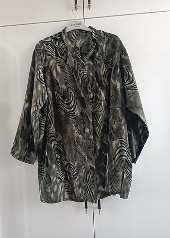 Gri Batik Desenli Düğmeli Keten Gömlek