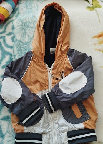 Kapüşonlu ve Fermuarlı Erkek Çocuk yağmurluk - Görsel 2