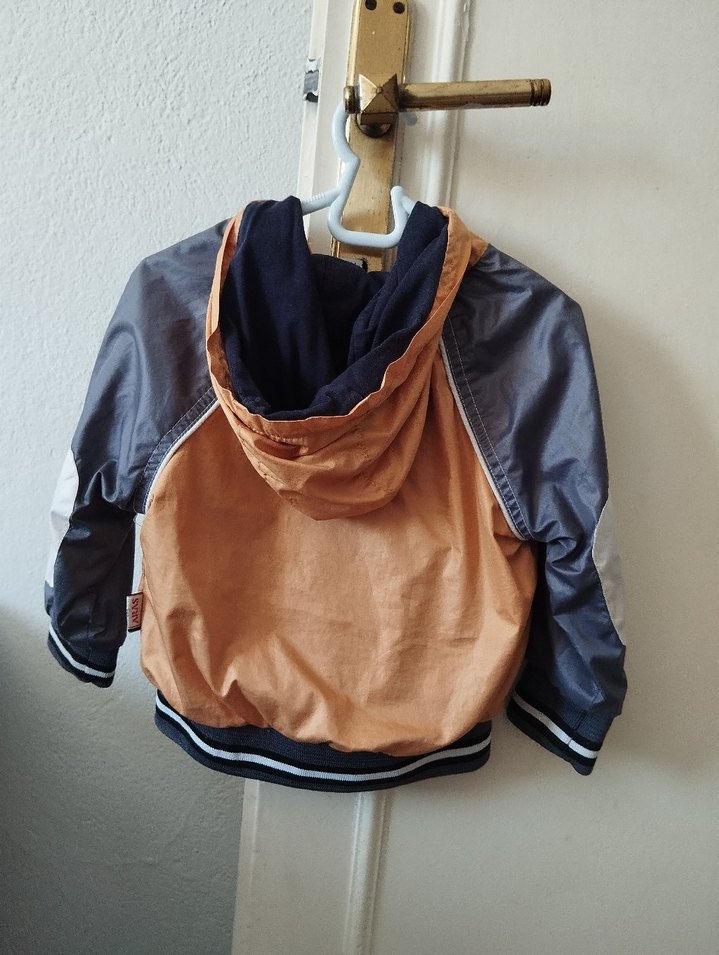 Kapüşonlu ve Fermuarlı Erkek Çocuk yağmurluk - Görsel 3