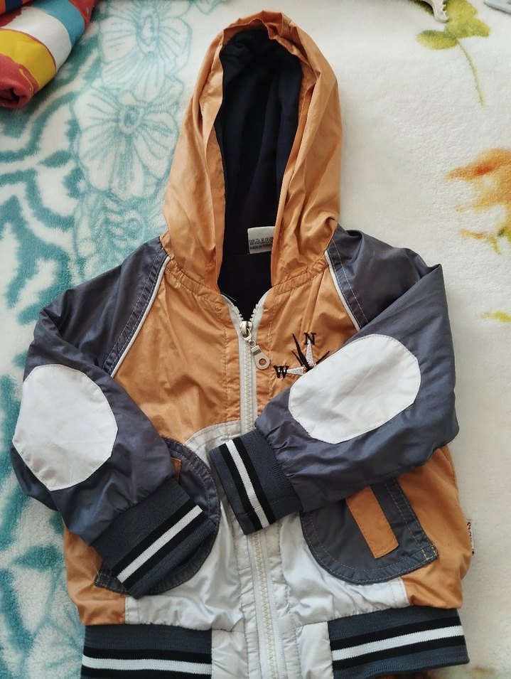 Kapüşonlu ve Fermuarlı Erkek Çocuk yağmurluk - Görsel 2