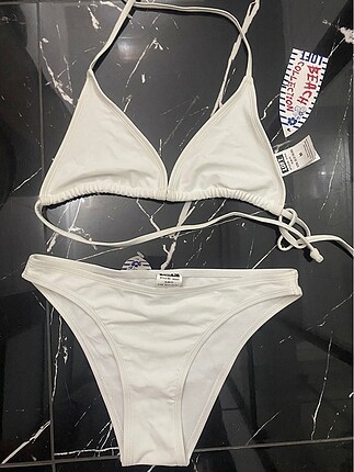 Orjinal loft bikini takımı.. S-M-L bedenleri mevcuttur