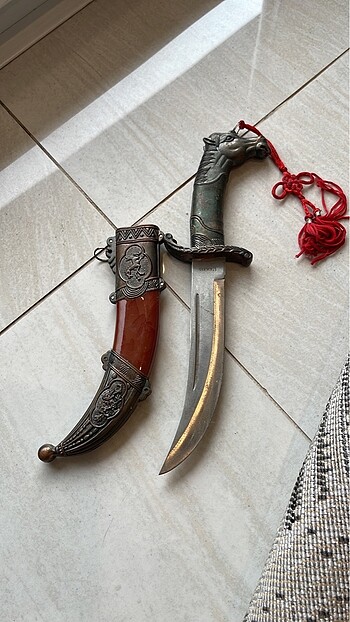 Otantik hançer