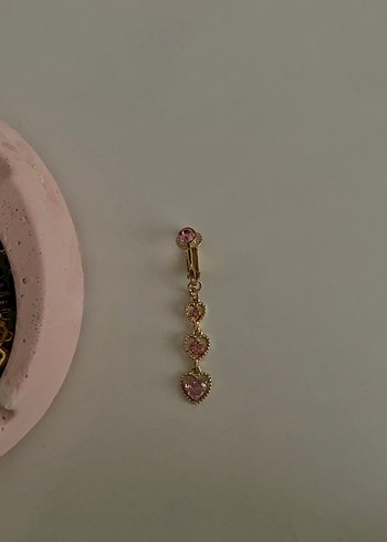 Diğer Delik gerektirmeyen göbek piercing.