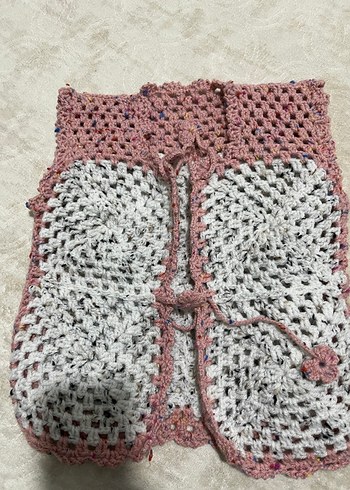 Gri Örgü Kız Bebek Takımı 


Bere 
Patik 
Yelek - Görsel 4