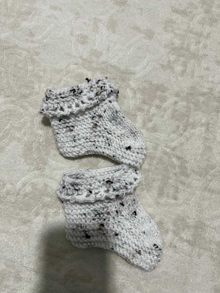 Gri Örgü Kız Bebek Takımı 


Bere 
Patik 
Yelek - Görsel 3