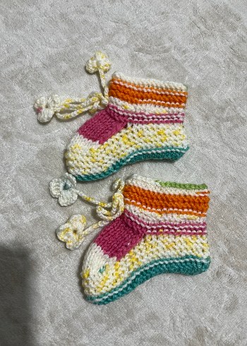 Renkli Örgü Bebek Kız Takımı 

Bandana 
Bere 
Yelek - Görsel 4