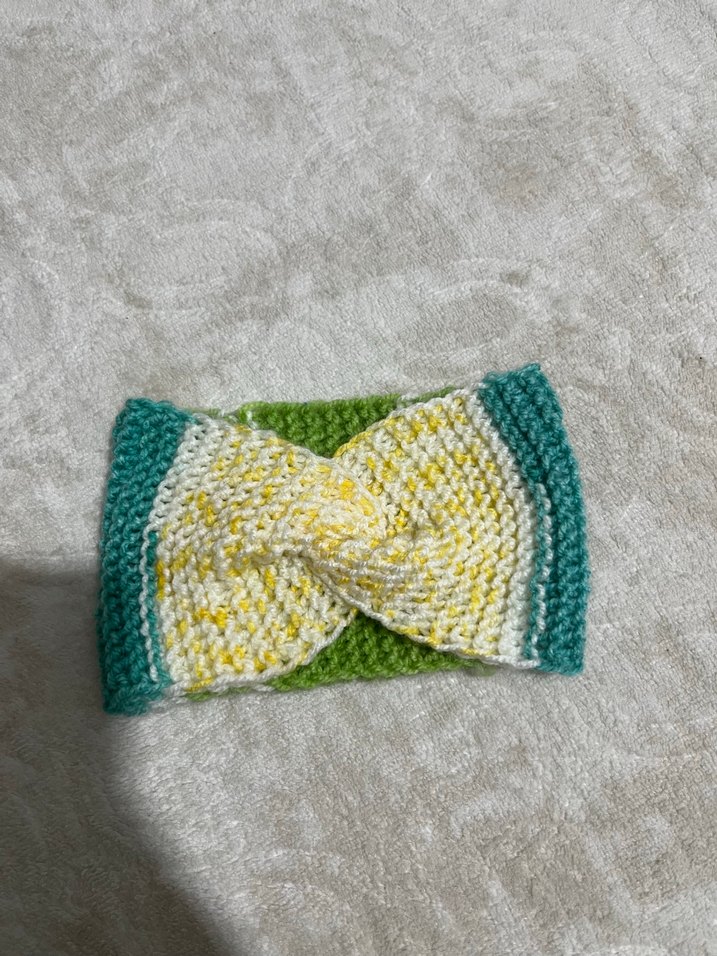 Renkli Örgü Bebek Kız Takımı 

Bandana 
Bere 
Yelek - Görsel 3