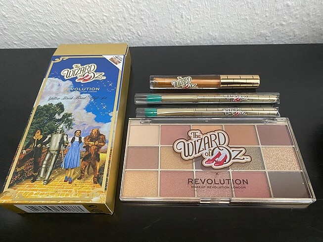  Beden Revolution Oz büyücüsü far paleti fırça ve lip gloss
