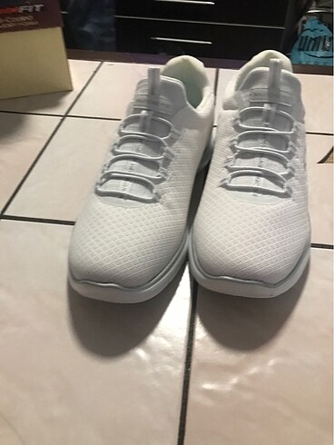 40 Beden beyaz Renk Skechers marka spor ayakkabı bayan