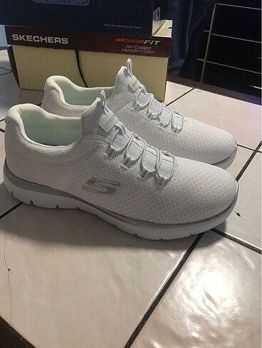 40 Beden Skechers marka spor ayakkabı bayan