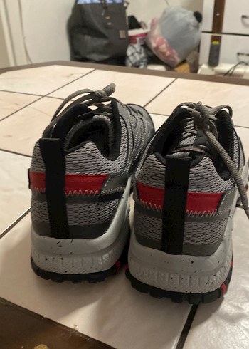 Gri Erke Spor Ayakkabın ucunda küçük bir defo var - Görsel 6