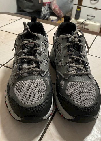 Gri Erke Spor Ayakkabın ucunda küçük bir defo var - Görsel 2