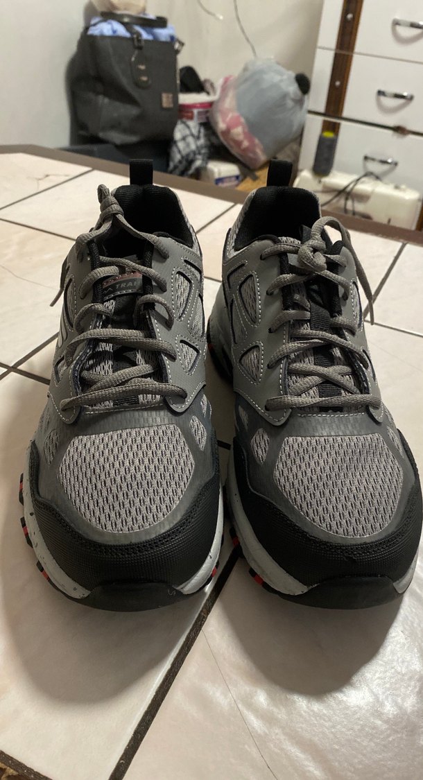 Gri Erke Spor Ayakkabın ucunda küçük bir defo var - Görsel 2