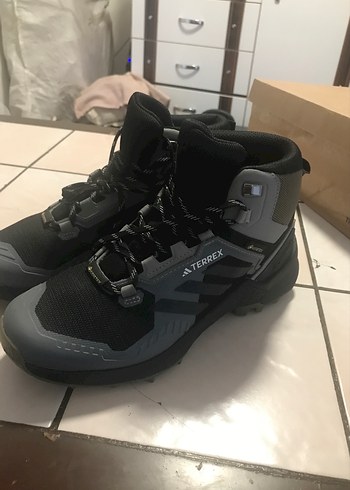 Adidas öğretecek 41/5 numara su geçirmez - Görsel 5