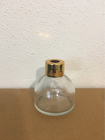 Piramit gold kapaklı cam şişe 50 cc içi boş çubuksuz