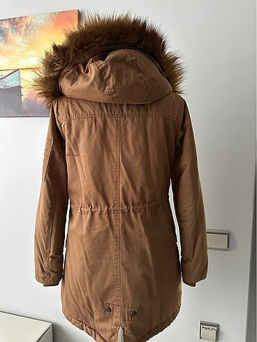 36 Beden İçi Peluş Detaylı Mont