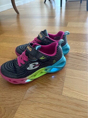 31 Beden Skechers kız çocuk ayakkabı