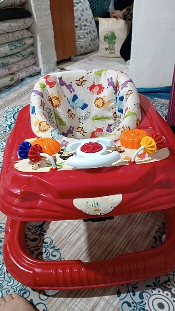 Bebek yürüteç 