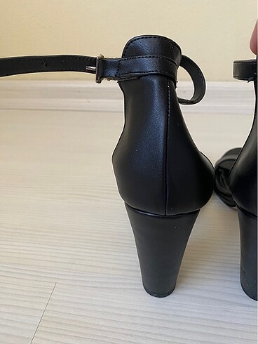 Bershka Topuklu ayakkabı
