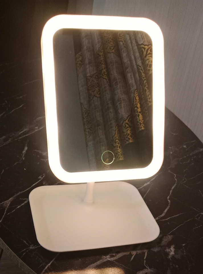 Beyaz Işıklı Masaüstü Makyaj Aynası - Görsel 2