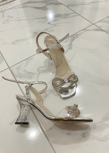 Diger Kadın Beyaz Parlak Stiletto Topuklu Sandalet