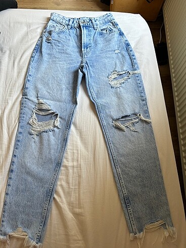 BERSHKA yırtık pantolon