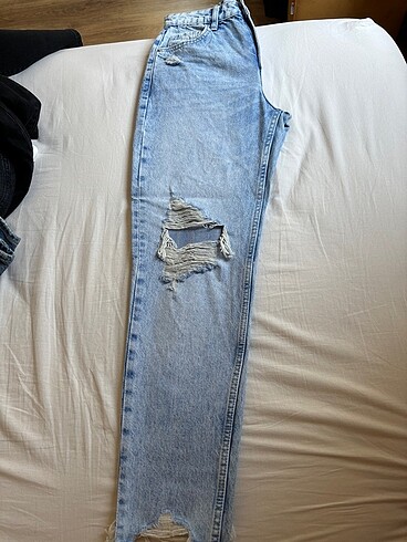 xs Beden mavi Renk BERSHKA yırtık pantolon