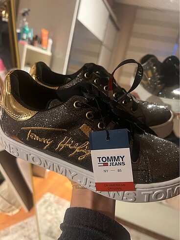 Tommy hilfiger????